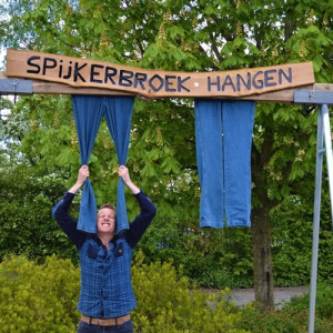 🧗 Spijkerbroek Hangen